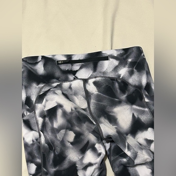 Lululemon Speed Up Crop 21" in Blush Blossom Alpine White Black - Size 6 - Picture 4 of 9